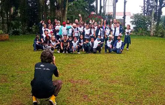 Alunos da rede municipal de Ribeirão Pires aprendem sobre fotografia no PhotoTruck