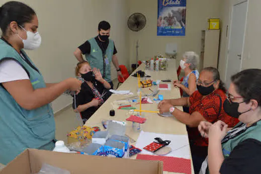 Semasa leva atividades de educação ambiental para Centro de Referência do Idoso