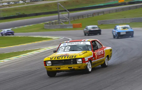 Emoção extra na Old Stock Race: os motores dos Opalas vão roncar em Interlagos