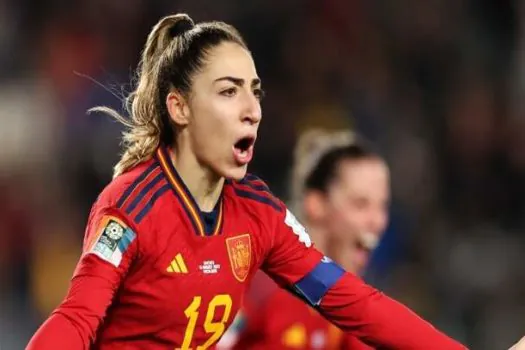 Autora do gol do título da Espanha homenageou mãe de amiga na comemoração