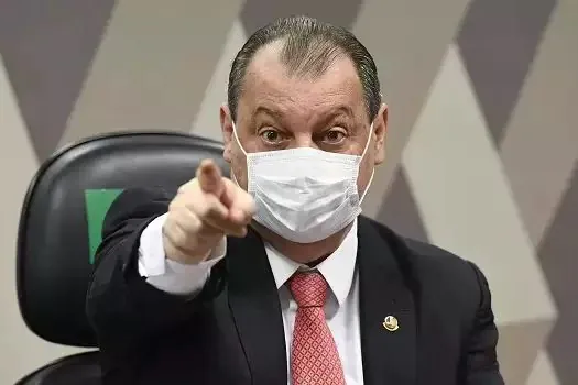 CPI da Covid pede que Moraes reverta suspensão da quebra de sigilo de Bolsonaro