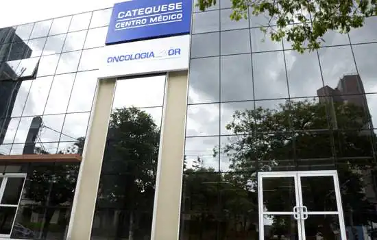 Rede de hospitais inaugura clínica de oncologia na Rua Catequese