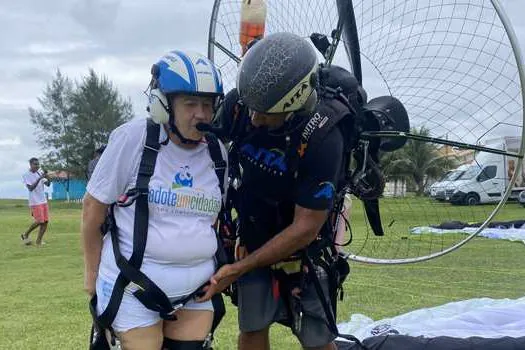 dEEFICIENTES realizaram o sonho de voar de paramotor