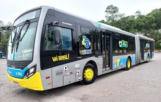 Ônibus de SP entram na torcida pela seleção durante a Copa do Mundo