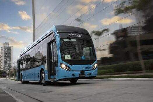 Ônibus elétrico Mercedes-Benz é apresentado ao público no maior evento da América Latina