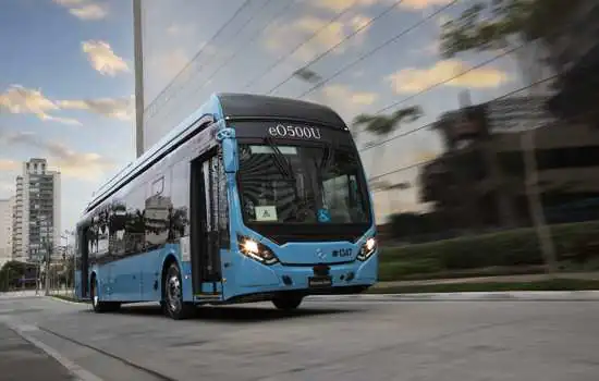 Ônibus elétrico Mercedes-Benz é apresentado ao público no maior evento da América Latina