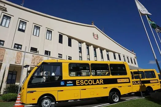 Rodrigo Garcia anuncia 261 novas escolas de tempo integral e entrega ônibus aos estudantes