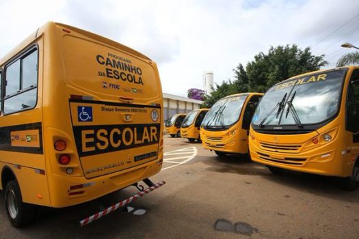 Governo de SP entrega 73 ônibus escolares a 65 municípios