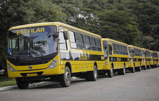 Educação SP entrega 78 ônibus escolares a 73 municípios paulistas