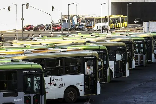 Ministro do STF determina transporte público em nível normal no dia 2