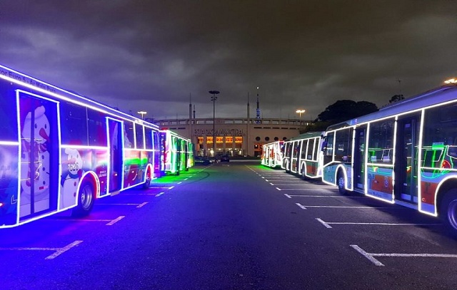 Passeio de ônibus iluminado ao Ibirapuera prossegue até domingo (18)