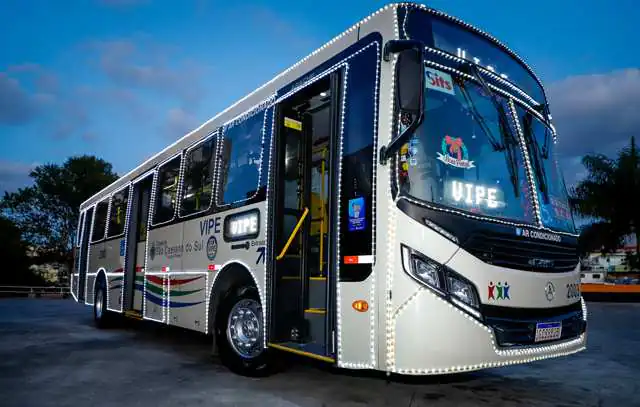 São Caetano tem ônibus municipal decorado para o Natal