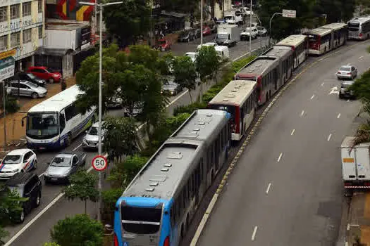 Motoristas e cobradores de ônibus de São Paulo vão parar por três horas nesta quarta