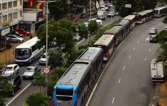 Motoristas e cobradores de ônibus de São Paulo vão parar por três horas nesta quarta