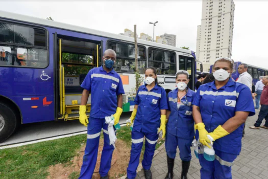 Prefeito amplia frota de ônibus nos horários de pico e reforça processo de higienização