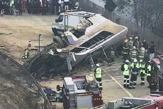 Ônibus de torcedores do Corinthians capota deixa sete mortos em MG