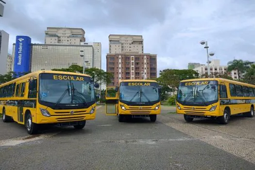 Prefeitura de Santo André entrega quatro ônibus escolares para áreas rurais