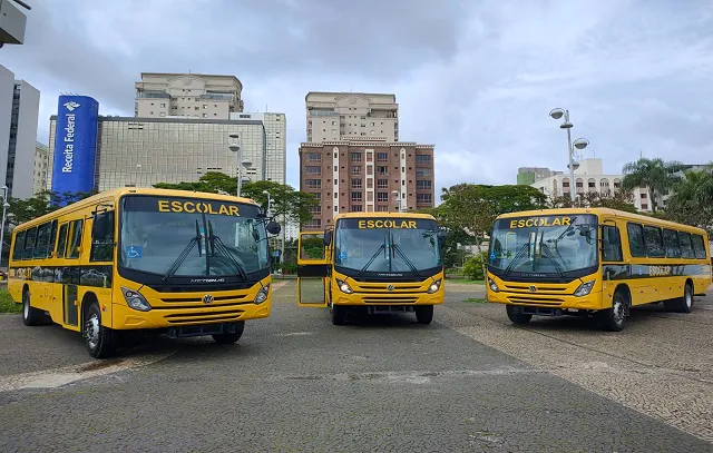 Prefeitura de Santo André entrega quatro ônibus escolares para áreas rurais