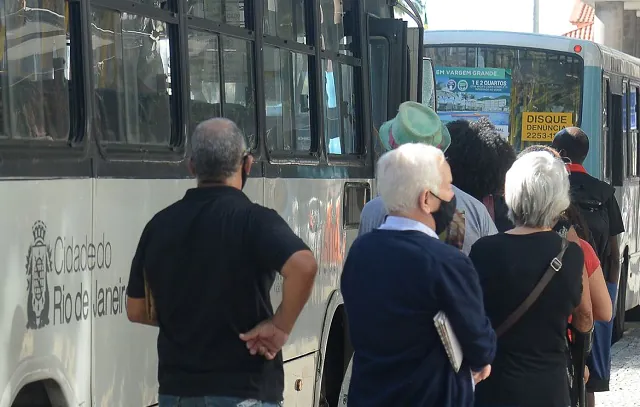 Pessoas entre 60 e 64 anos têm gratuidade nos ônibus da capital paulista