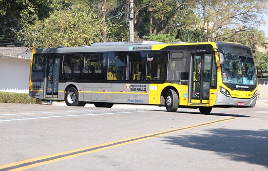 Estacionamento de guindaste desvia itinerários de linhas de ônibus na Zona Leste