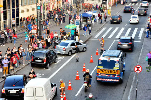 Operação Fluidez cria área de embarque e desembarque na rua Itambé