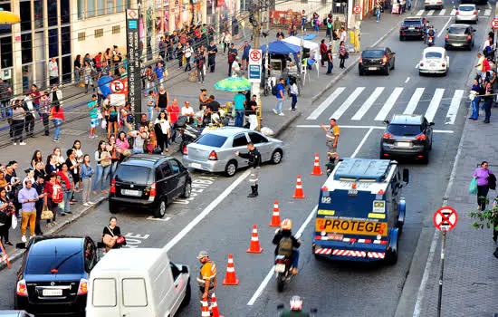 Operação Fluidez cria área de embarque e desembarque na rua Itambé