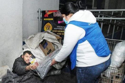 Operação Inverno distribui mais de 800 roupas e 170 cobertores para moradores de rua