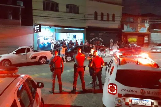 Polícia Militar e Semasa autuam 30 bares por problemas de ruído e interrompem festa