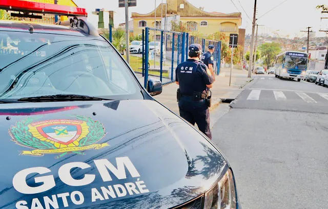 GCM de Santo André prende motoqueiro que roubava passageiros em ponto de ônibus