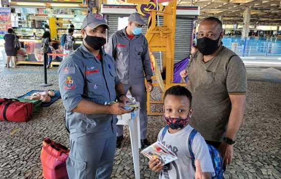 Terminal Jabaquara tem ação pré-réveillon do Corpo de Bombeiros para prevenir afogamentos