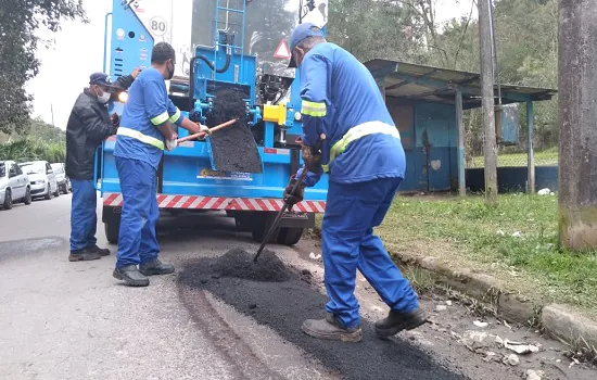 Ribeirão Pires reforça Operação Tapa Buraco com caminhão térmico