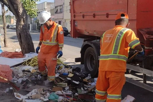 Prefeitura de SP recolhe 114 toneladas de lixo na Operação Centro Limpo