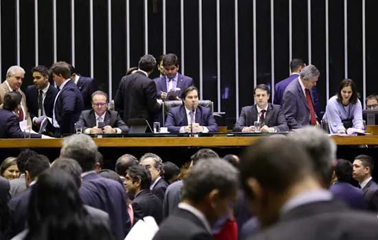 Plenário da Câmara aprova PEC do Orçamento Impositivo