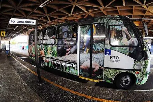 Transporte Orca Zoo da EMTU leva visitantes ao Zoológico de São Paulo