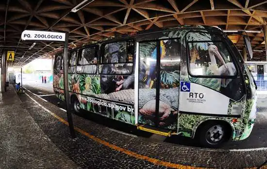 Transporte Orca Zoo da EMTU leva visitantes ao Zoológico de São Paulo