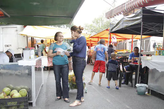 Ação em feiras de Diadema conscientiza sobre higienização de alimentos