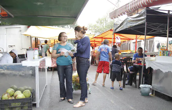 Ação em feiras de Diadema conscientiza sobre higienização de alimentos