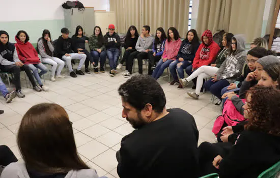 Ribeirão Pires promove palestra de orientação vocacional em escola estadual