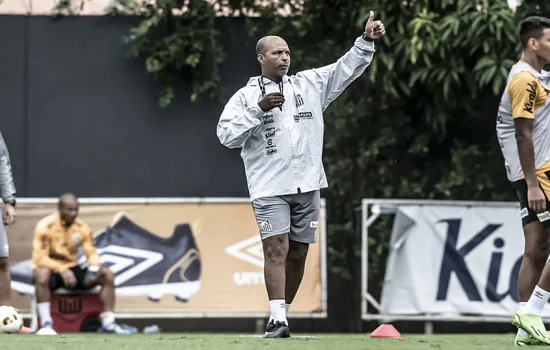 Santos desiste de Bielsa e efetiva interino Orlando Ribeiro até o fim do ano