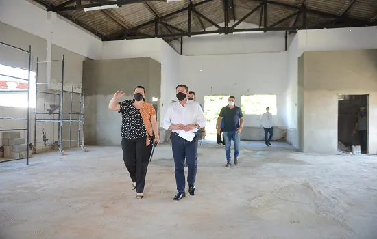 Prefeito Orlando Morando vistoria creche em construção no Alves Dias