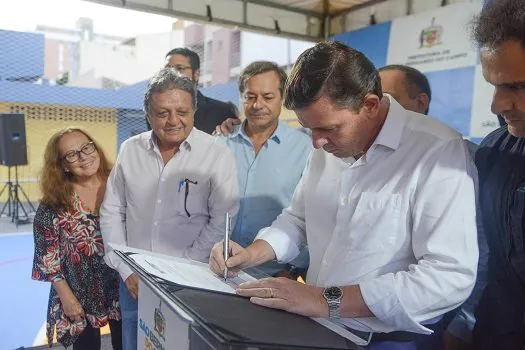 Prefeito Orlando Morando assina ordem de serviço para reforma do Crec Vila Marlene