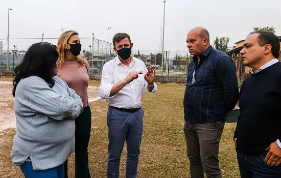 Prefeito Orlando Morando assina ordem de serviço para reforma do campo do Batistini