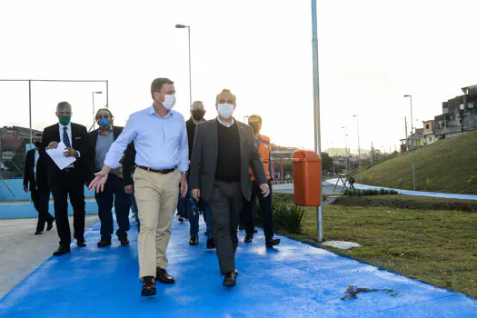 Morando e ministro Rogério Marinho vistoriam obras de melhorias no Grande Alvarenga