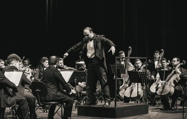 Orquestra Filarmônica se apresenta no Cine Theatro Carlos Gomes neste domingo