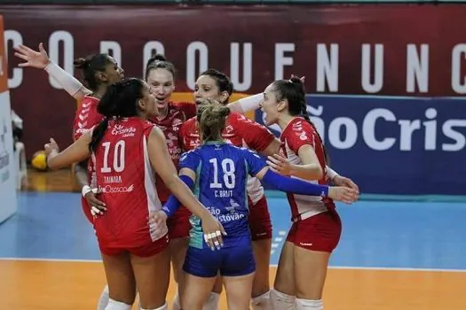 SUPERLIGA BANCO DO BRASIL: Osasco São Cristóvão Saúde sai na frente contra Curitiba Vôlei