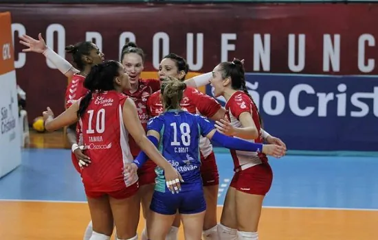 SUPERLIGA BANCO DO BRASIL: Osasco São Cristóvão Saúde sai na frente contra Curitiba Vôlei