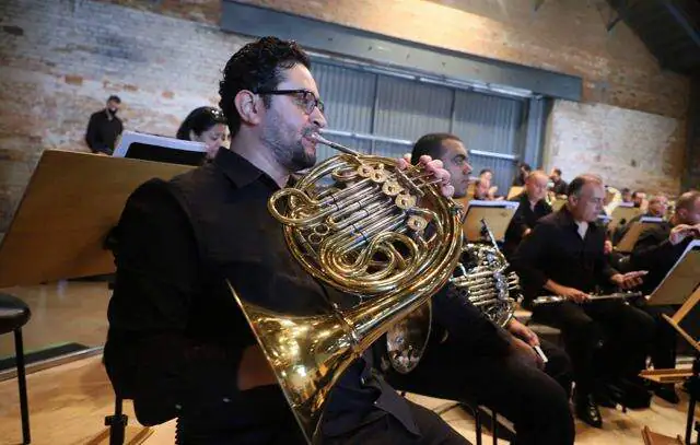 Sinfônica de Santo André leva concerto sem violinos ao Cine Theatro Carlos Gomes