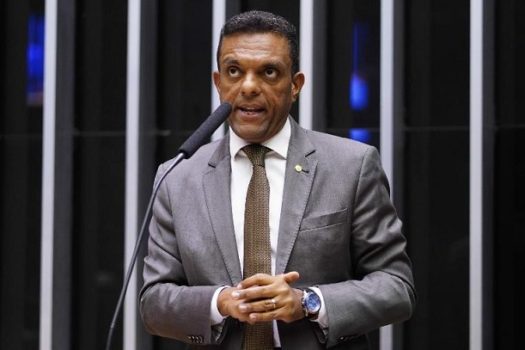 Bolsonarista Otoni de Paula vai à posse de Tebet e diz estar aberto ao diálogo