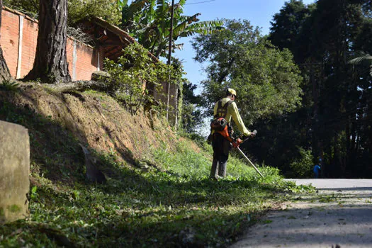 Ouro Fino recebe serviços de manutenção em diversas vias