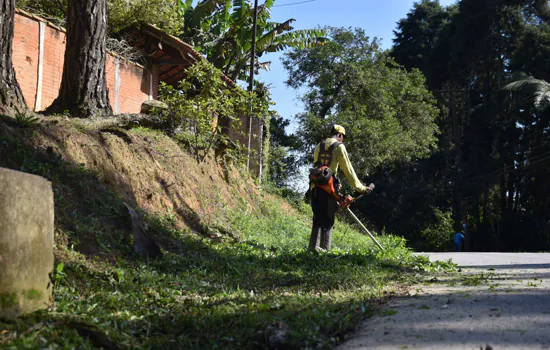 Ouro Fino recebe serviços de manutenção em diversas vias